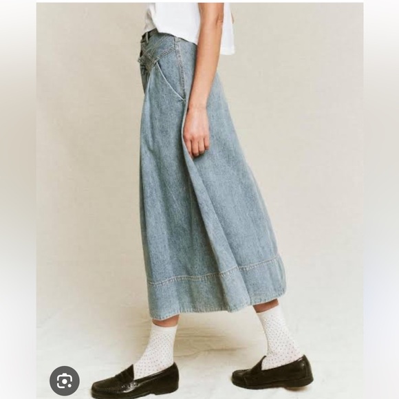 THE GREAT. The Field Denim Skirt in Misty Wash - Picture 3 of 7